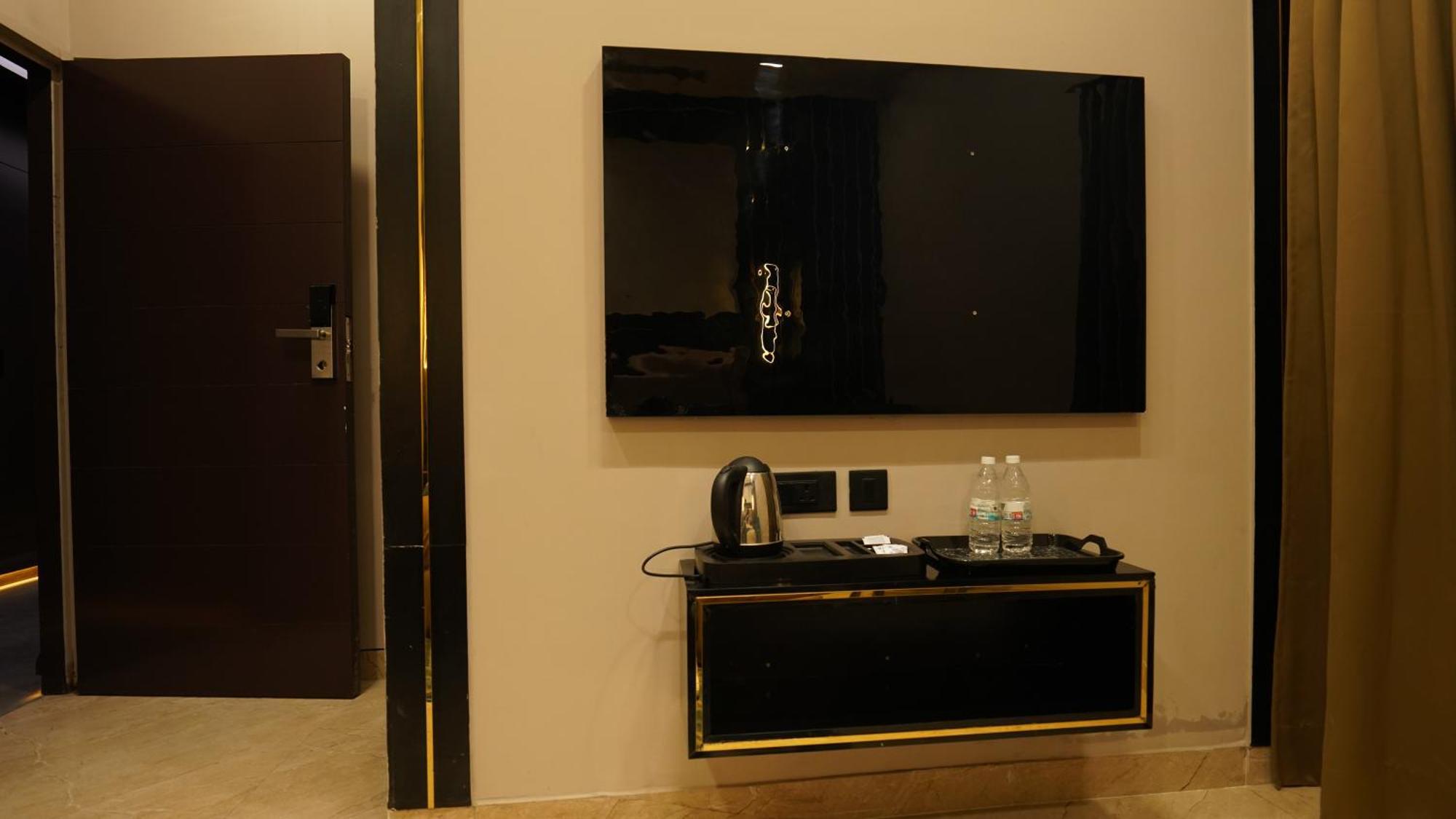 Aquila Grand Suites - Noida Sector 136 Exterior photo